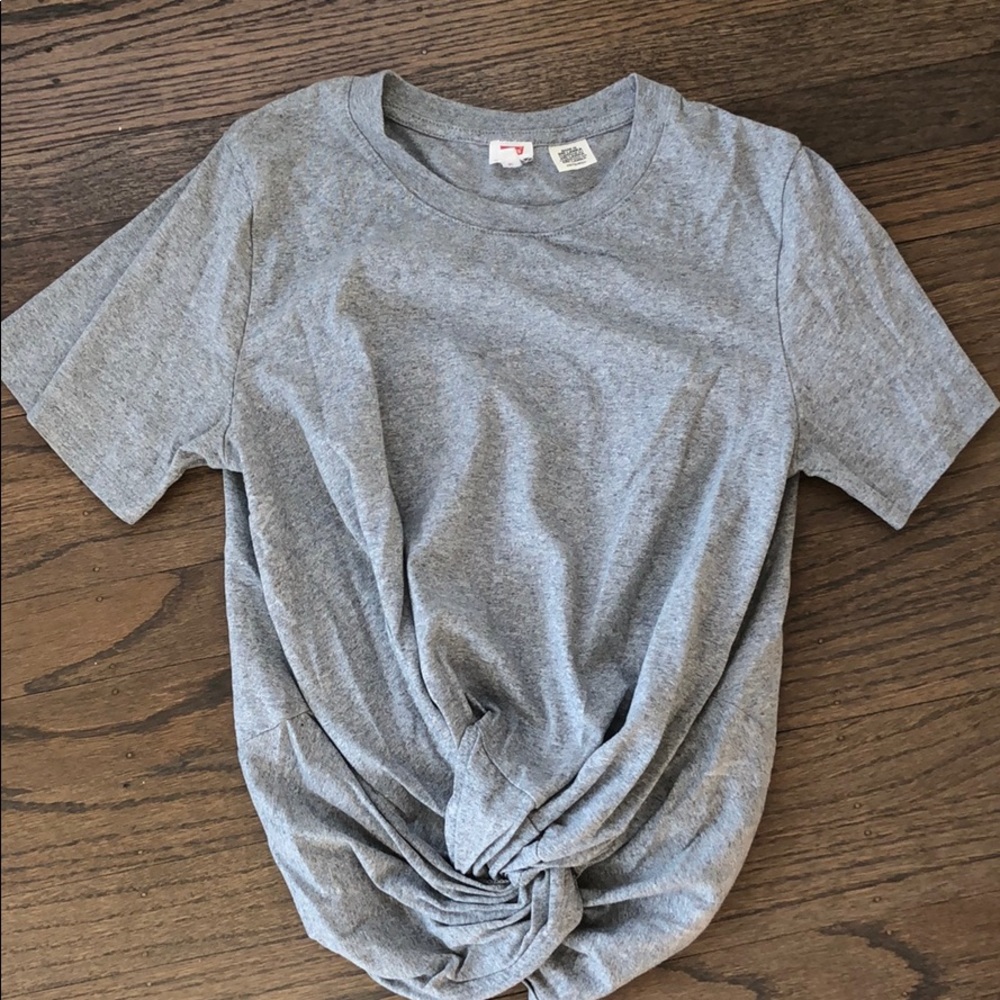 Levi’s twist front T-shirt (grey)